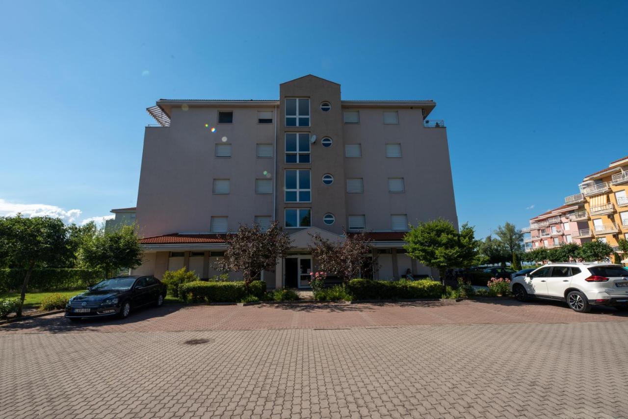 Lakeside Family Apartment Siofok Exterior photo